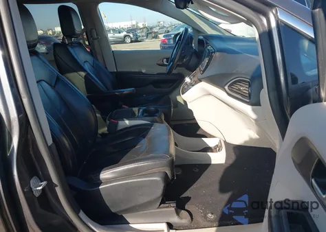 2017 Chrysler Pacifica Touring-L z USA, uszkodzony, nr VIN 2C4RC1BG7HR702459